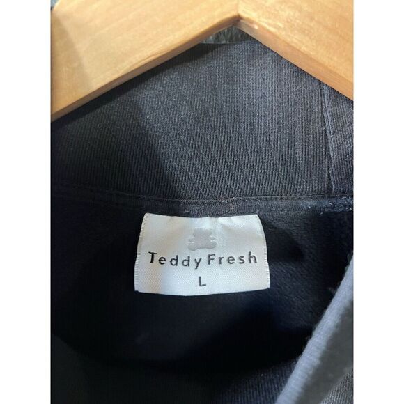 Teddy Fresh Mens Black Long Sleeve Pullover Patch Work Graphic Sweater Sz Large - Picture 3 of 3